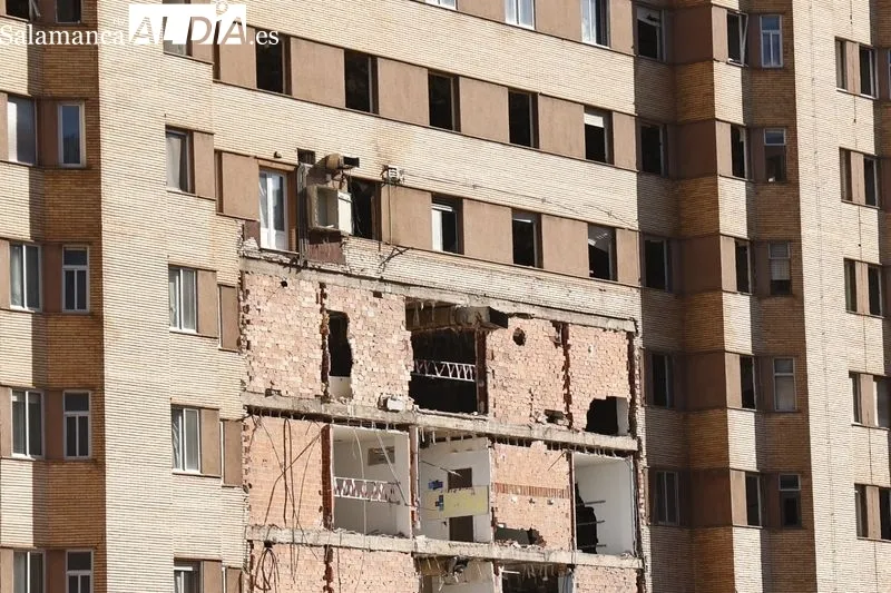 Trabajos para el derribo del antiguo Hospital Clínico. Foto de David Sañudo