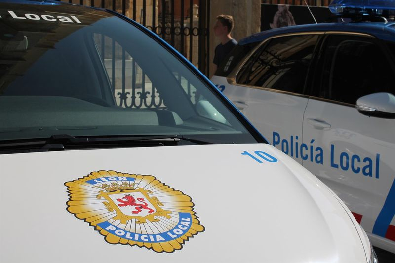 Vehículo de la Policía Local de León. Europa Press