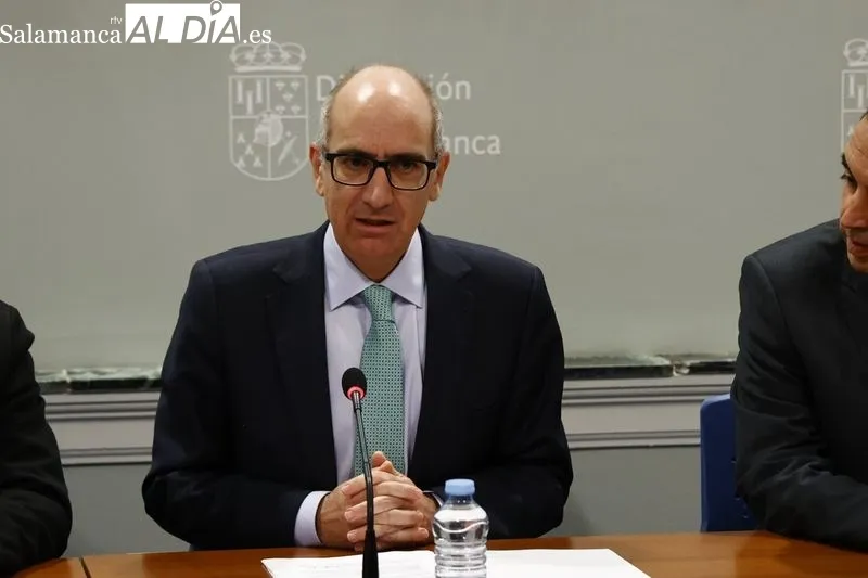 Firma del convenio en la Diputación de Salamanca y las diócesis con presencia en la provincia. Foto de David Sañudo