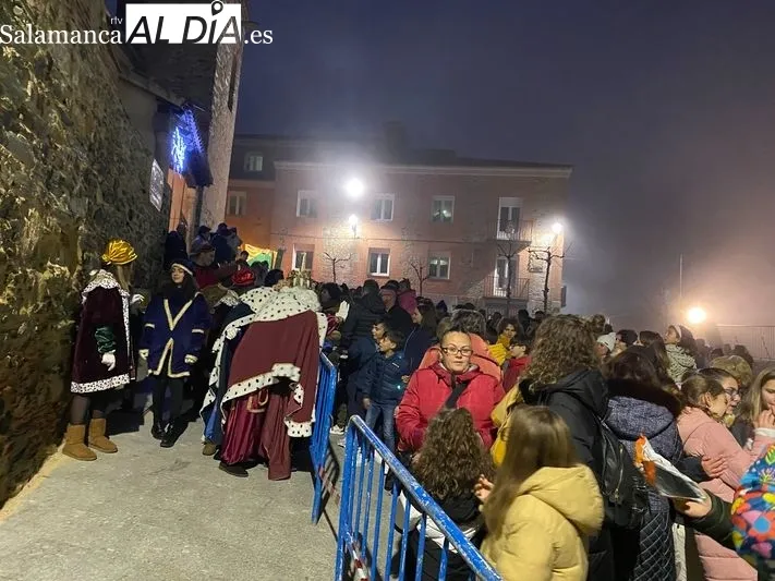 Foto 4 - M&aacute;gica y emocionante llegada de los Reyes Magos a Alba de Tormes&nbsp;