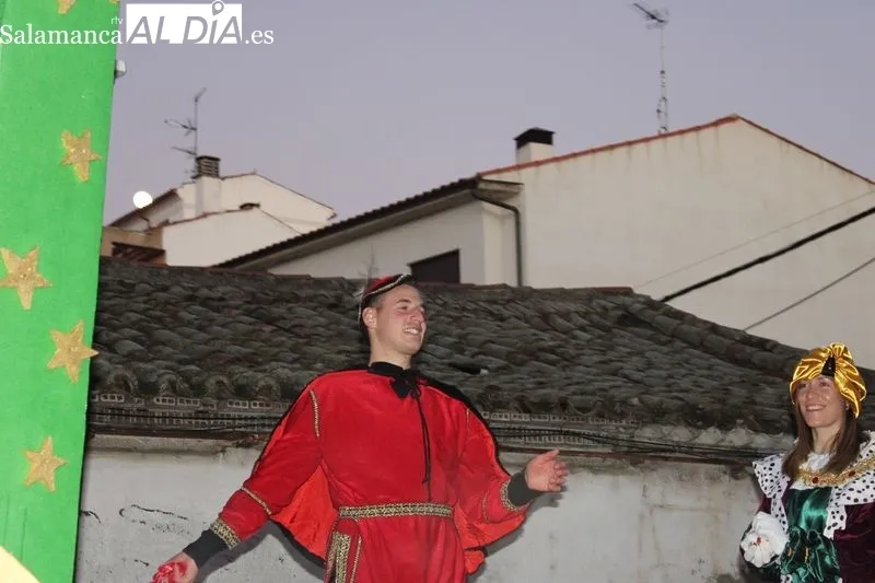 Foto 2 - M&aacute;gica y emocionante llegada de los Reyes Magos a Alba de Tormes&nbsp;