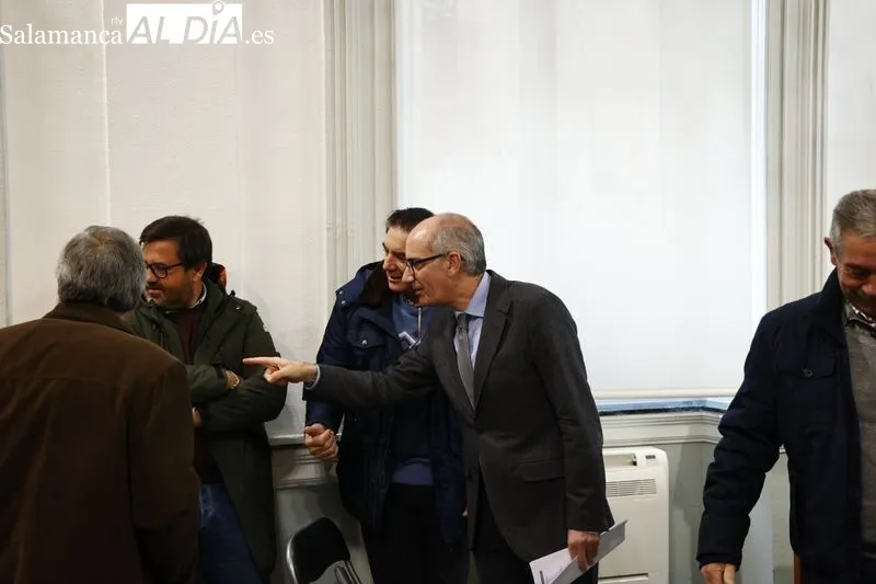 Entrega a 19 ayuntamientos de Salamanca de sus nuevos inventarios de bienes municipales. Foto de David Sañudo