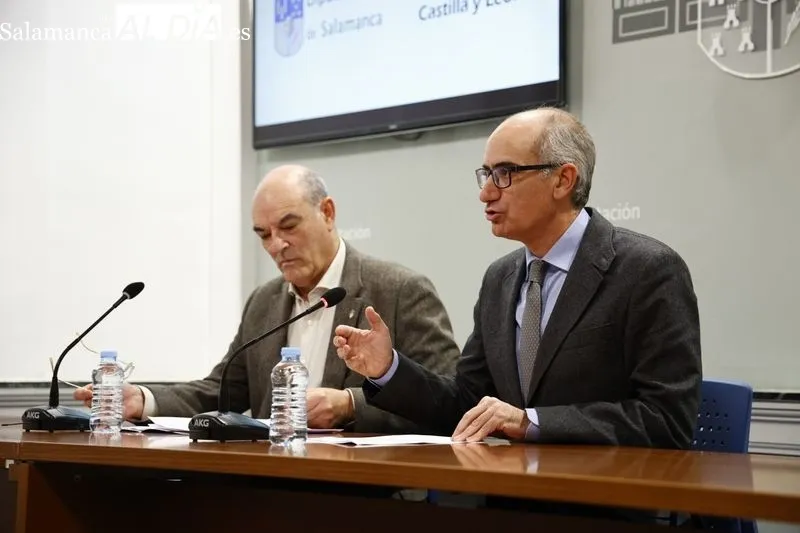 Entrega a 19 ayuntamientos de Salamanca de sus nuevos inventarios de bienes municipales. Foto de David Sañudo
