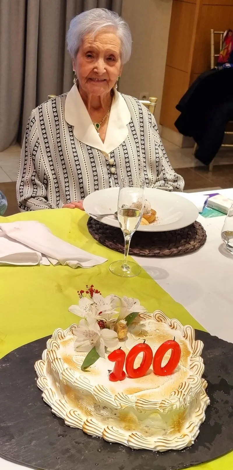 Juliana celebraba su 100 cumpleaños junto a su familia