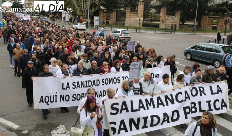 Foto de archivo de una manifestación anterior de la 'marea blanca' en Salamanca
