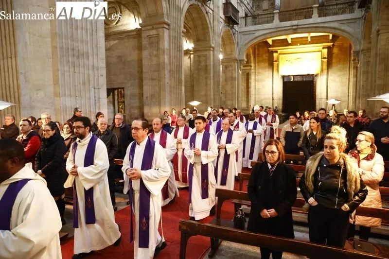 Misa dedicada a Benedicto XVI en la Clerecía. Foto de David Sañudo