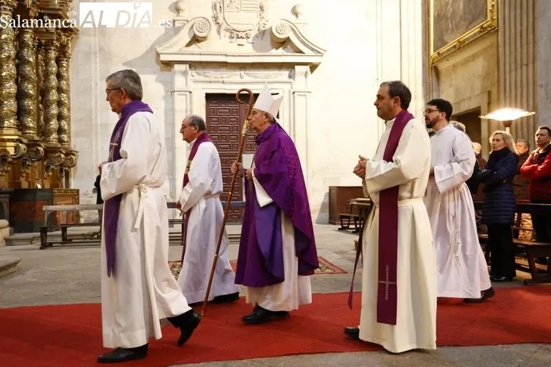 Misa dedicada a Benedicto XVI en la Clerecía. Foto de David Sañudo