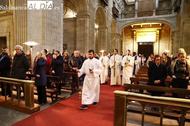 Misa dedicada a Benedicto XVI en la Clerecía. Foto de David Sañudo