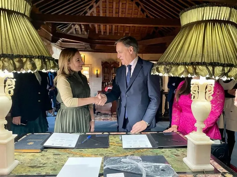 El alcalde de Salamanca y la secretaria de Turismo del  Estado de Nuevo León