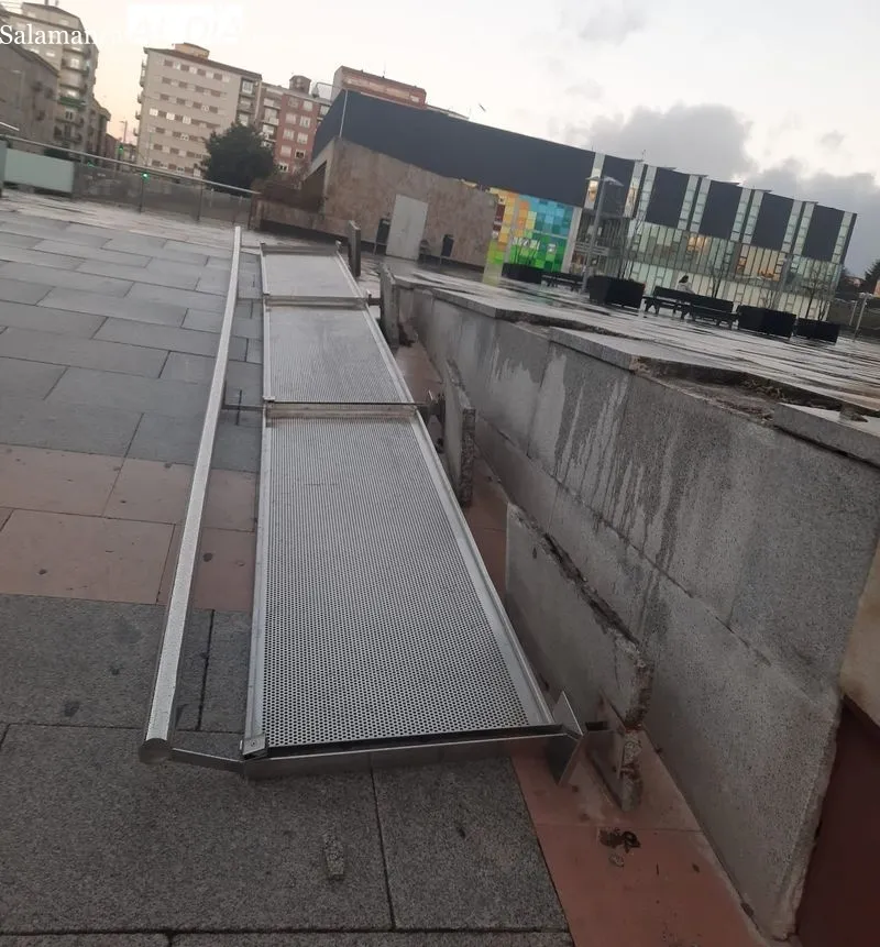 Efectos en la plaza de la Concordia de las fuertes rachas de viento