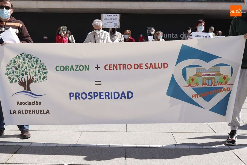 Imagen de archivo de una concentración de la Asociación de Vecinos de La Aldehuela de Salamanca en la que reclamaban el centro de Salud de Prosperidad