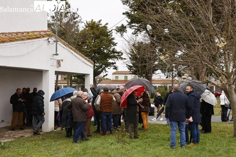 Emotivo homenaje a José Luís Haro, exalcalde de Encinas de Abajo | FOTOS: David Sañudo