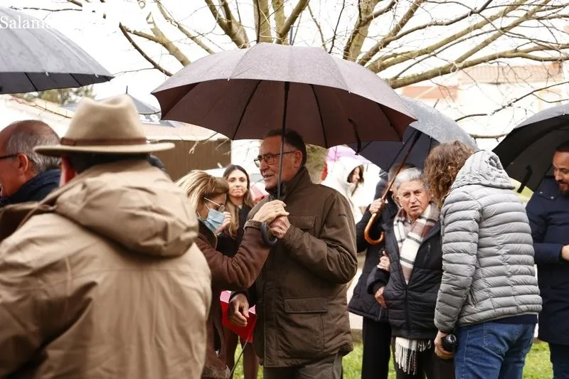 Emotivo homenaje a José Luís Haro, exalcalde de Encinas de Abajo | FOTOS: David Sañudo