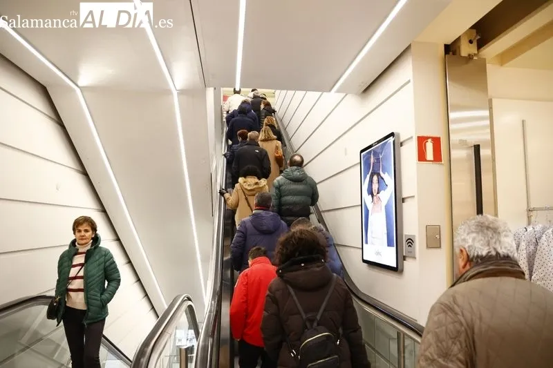 Pistoletazo de Salamanca de El Corte Inglés en las rebajas de invierno | Fotos: David Sañudo