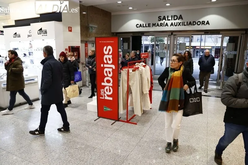 Pistoletazo de Salamanca de El Corte Inglés en las rebajas de invierno | Fotos: David Sañudo