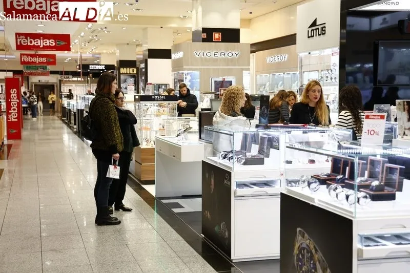 Pistoletazo de Salamanca de El Corte Inglés en las rebajas de invierno | Fotos: David Sañudo