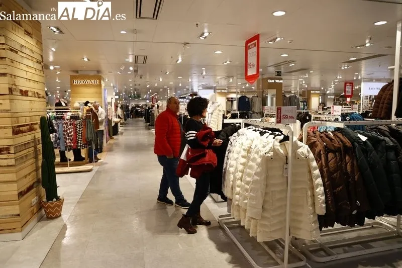 Pistoletazo de Salamanca de El Corte Inglés en las rebajas de invierno | Fotos: David Sañudo