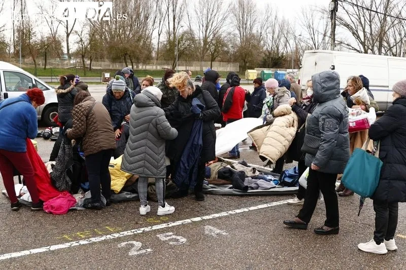 El frío y el viento no frena a los salmantinos fieles al Rastro | Fotos: David Sañudo