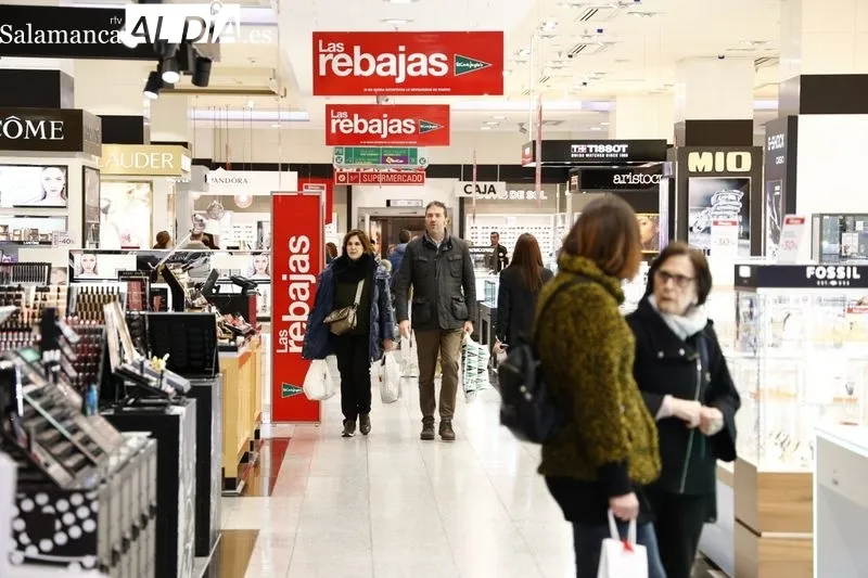 Pistoletazo de Salamanca de El Corte Inglés en las rebajas de invierno | Fotos: David Sañudo