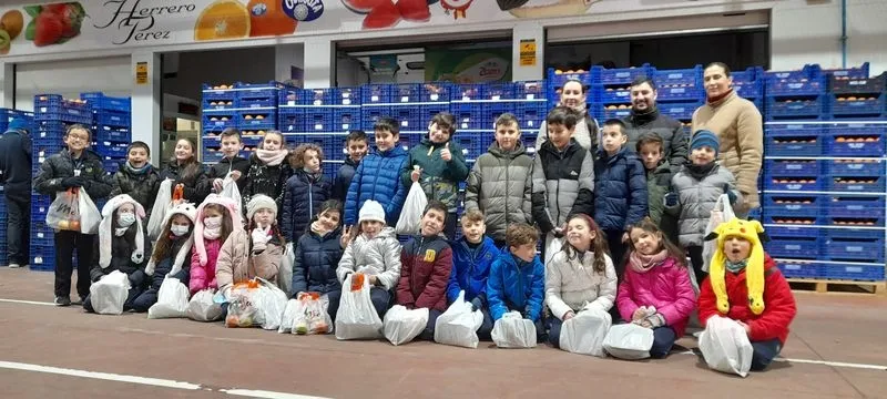 Visita de escolares del colegio San Juan Bosco a las instalaciones de Mercasalamanca