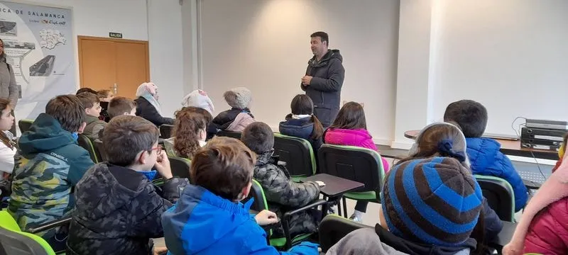 Visita de escolares del colegio San Juan Bosco a las instalaciones de Mercasalamanca