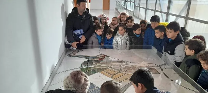 Visita de escolares del colegio San Juan Bosco a las instalaciones de Mercasalamanca