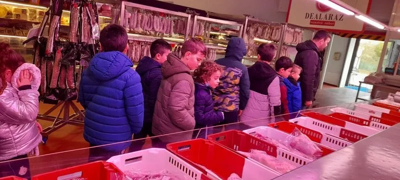 Visita de escolares del colegio San Juan Bosco a las instalaciones de Mercasalamanca