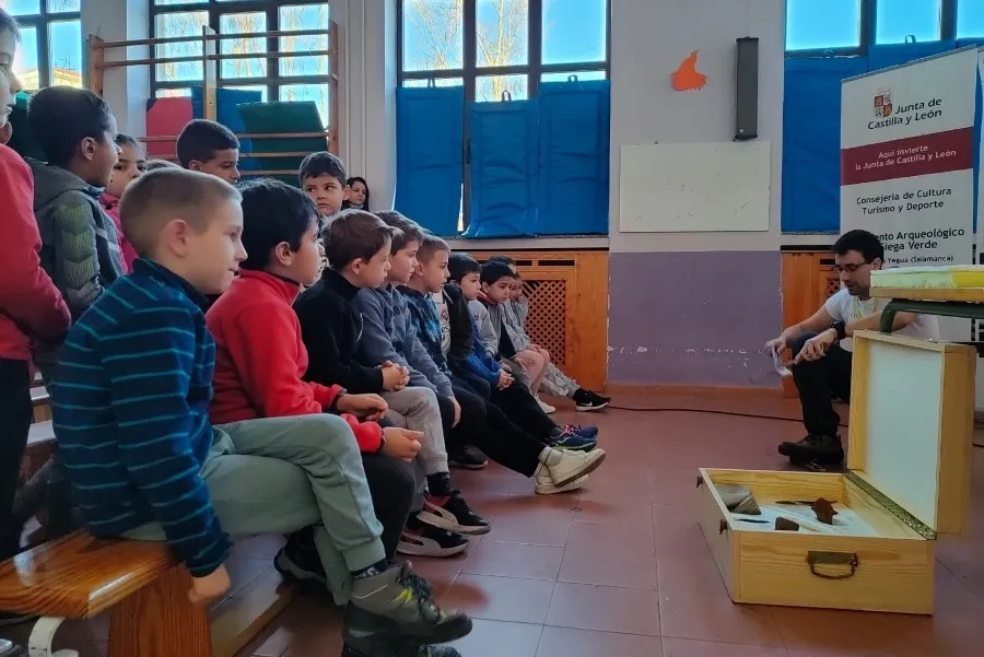 Foto 5 - El Colegio San Francisco acoge el estreno de una obra de Al&uacute;a Teatro sobre Siega Verde