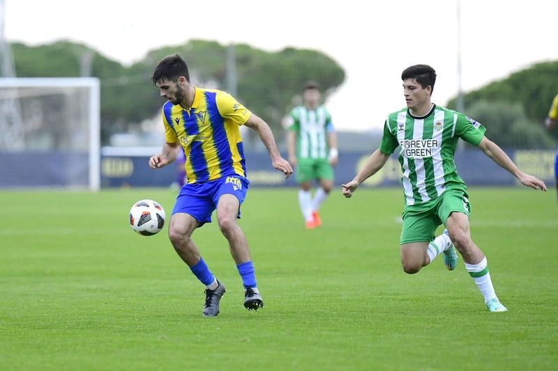 Carlos Algarra, durante un partido del Cádiz B. Foto: Cádiz CF