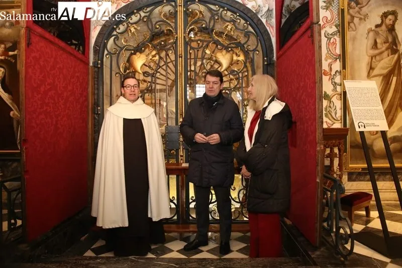 Visita de Mañueco a la exposición 'Teresa de Jesús: Mujer, Santa, Doctora', en el Monasterio de la Anunciación, en Alba de Tormes. Foto de Estudio Digital Francisco Cañizal