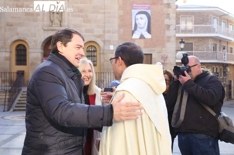Visita de Mañueco a la exposición 'Teresa de Jesús: Mujer, Santa, Doctora', en el Monasterio de la Anunciación, en Alba de Tormes. Foto de Estudio Digital Francisco Cañizal