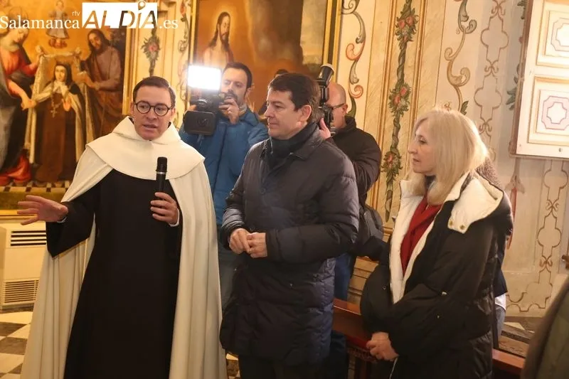 Visita de Mañueco a la exposición 'Teresa de Jesús: Mujer, Santa, Doctora', en el Monasterio de la Anunciación, en Alba de Tormes. Foto de Estudio Digital Francisco Cañizal