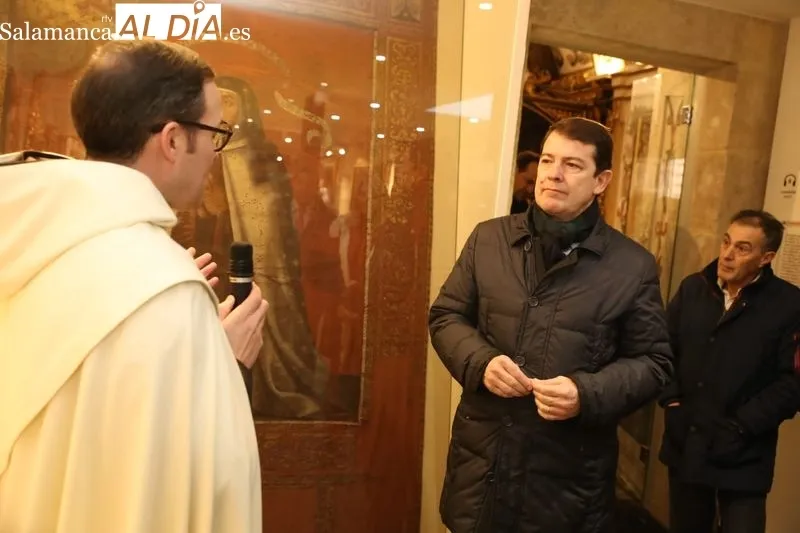 Visita de Mañueco a la exposición 'Teresa de Jesús: Mujer, Santa, Doctora', en el Monasterio de la Anunciación, en Alba de Tormes. Foto de Estudio Digital Francisco Cañizal