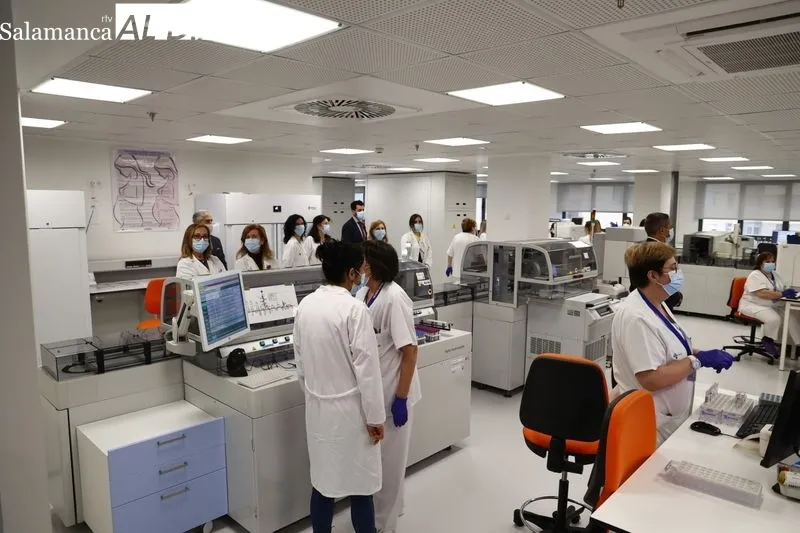Visita del rey Felipe VI al Hospital de Salamanca. Foto de David Sañudo