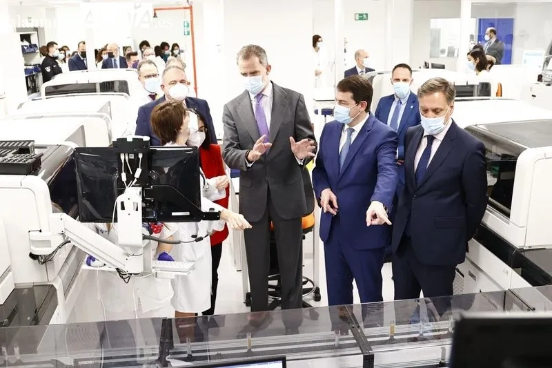 Visita del rey Felipe VI al Hospital de Salamanca. Foto de David Sañudo