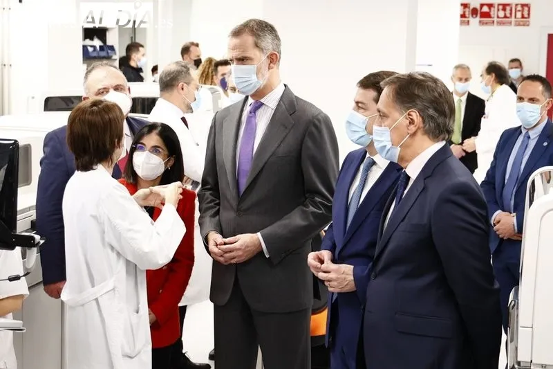 Visita del rey Felipe VI al Hospital de Salamanca. Foto de David Sañudo