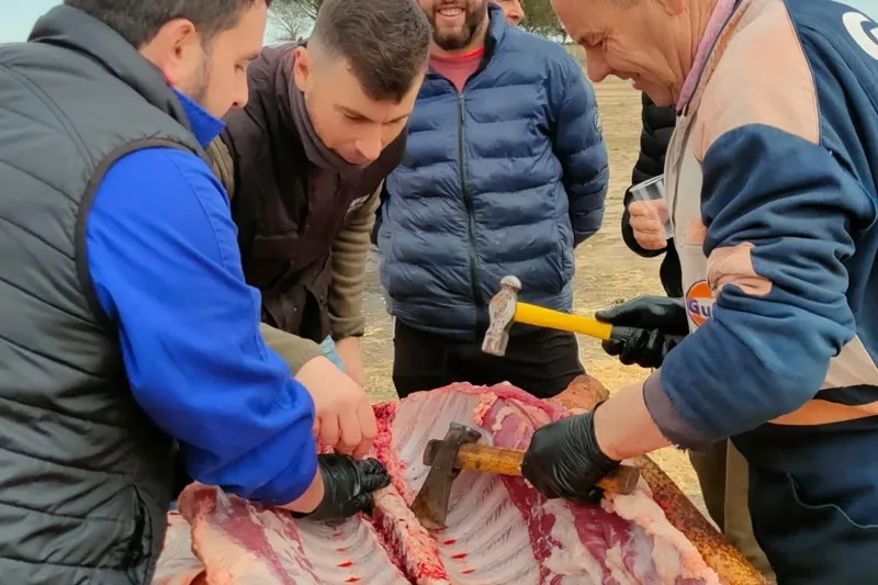 Paradinas celebraba este sábado su Matanza Tradicional