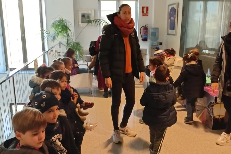 Alumnos del Ceip Miguel de Unamuno han conocido hoy el Ayuntamiento o la farmacia 