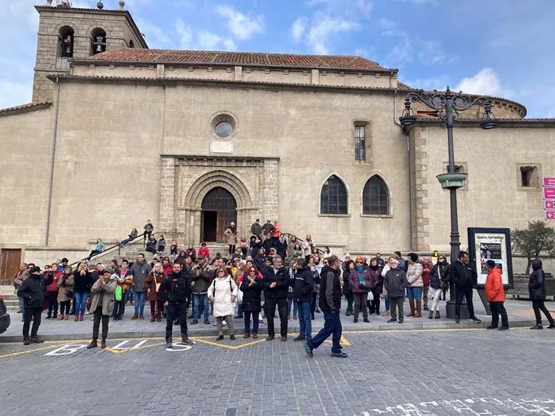 Foto 2 - M&aacute;s de un centenar de bejaranos recuerdan a la joven Andrea