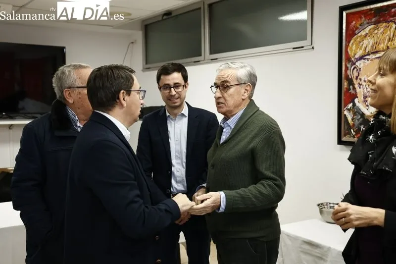 Foto 4 - El PSOE de Salamanca celebra un homenaje a los militantes con antig&uuml;edad superior a 40 a&ntilde;os en el partido