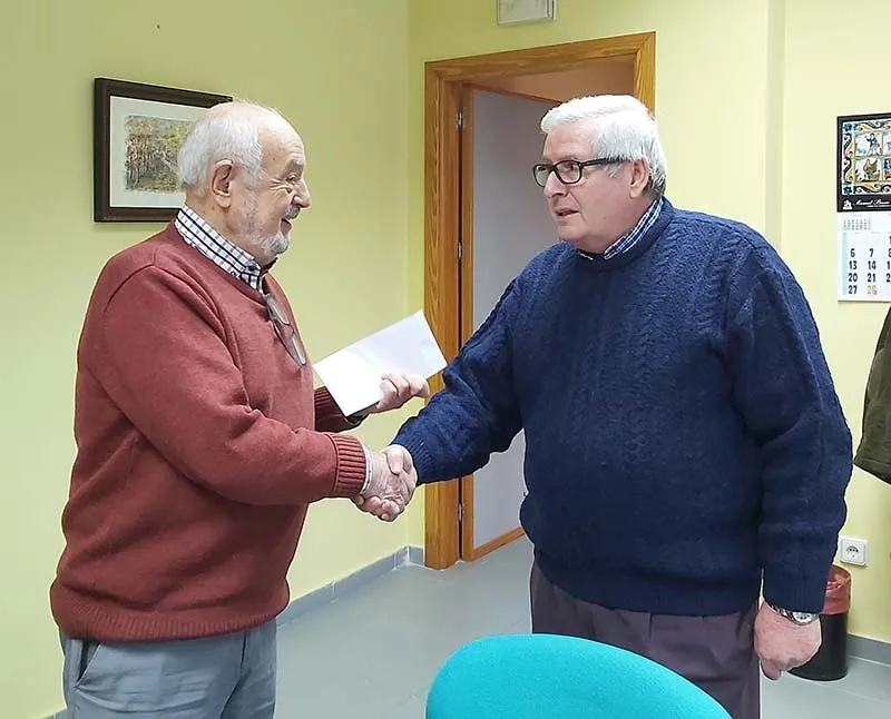 Foto 2 - La Hermandad de Jes&uacute;s Nazareno entrega m&aacute;s de 500 euros a C&aacute;ritas B&eacute;jar