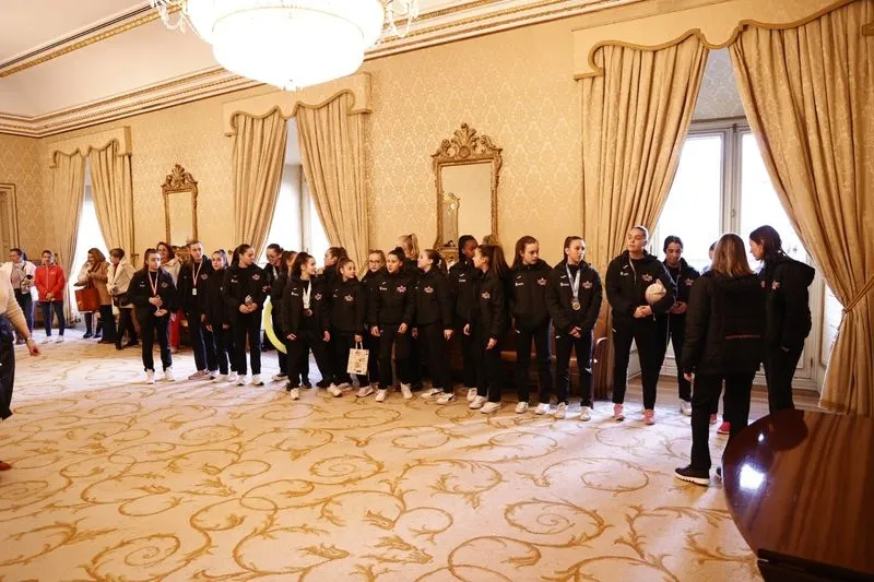 Foto 12 - El Club R&iacute;tmica Salamanca, recibido en el Ayuntamiento por el alcalde de la ciudad