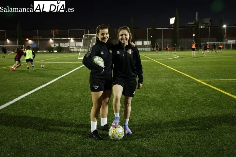 Luna y Adriana posan en el Vicente del Bosque para SALAMANCArtv AL DÍA / Fotos: David Sañudo