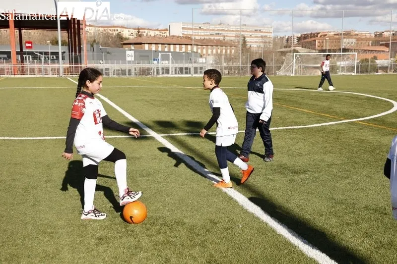 Escuela de deporte inclusivo en el campo de La Salud. Fotos: David Sañudo