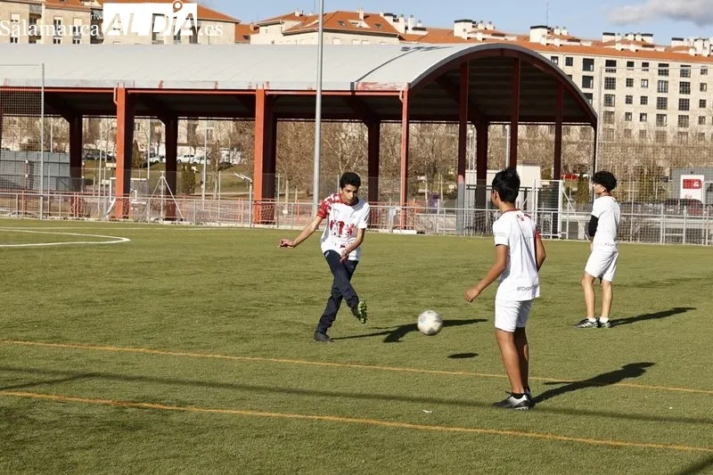 Escuela de deporte inclusivo en el campo de La Salud. Fotos: David Sañudo