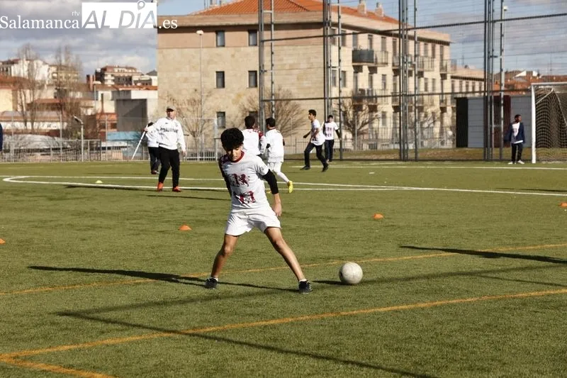 Escuela de deporte inclusivo en el campo de La Salud. Fotos: David Sañudo