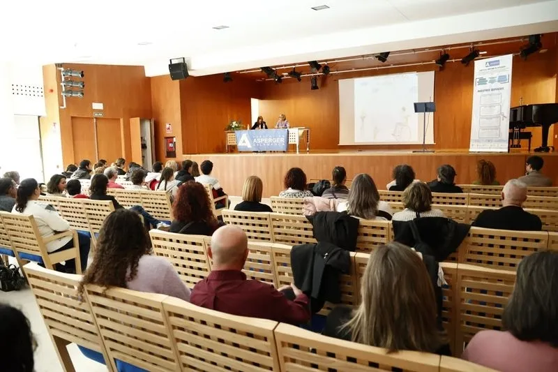 Foto 4 - Estos actos han tenido lugar en Salamanca con motivo del D&iacute;a Internacional del S&iacute;ndrome de Asperger