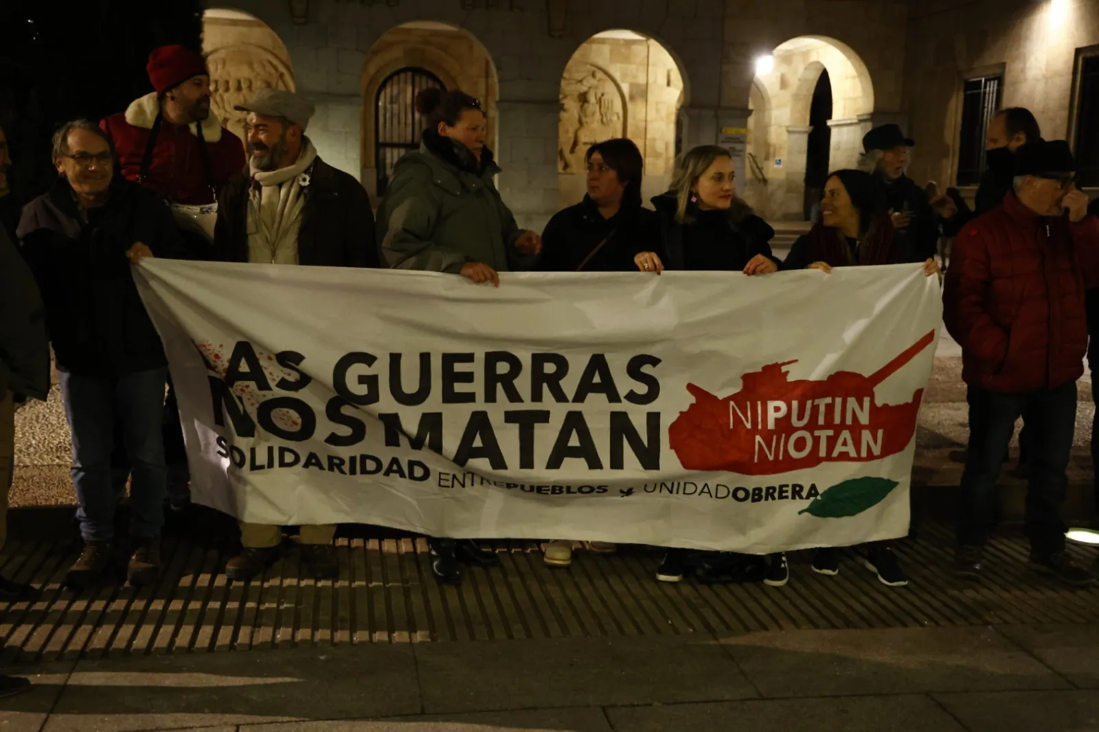 Foto 10 - As&iacute; ha sido la concentraci&oacute;n en Salamanca contra "todas las guerras"