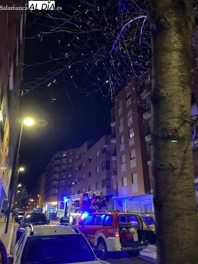 Foto 8 - Un incendio en un garaje de la calle G&oacute;mez Ulla de Salamanca moviliza a los bomberos