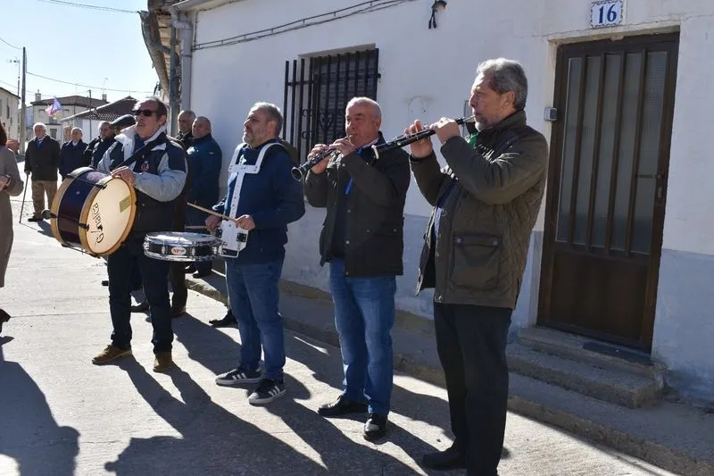 Foto 6 - San Blas recorre las calles de Larrodrigo